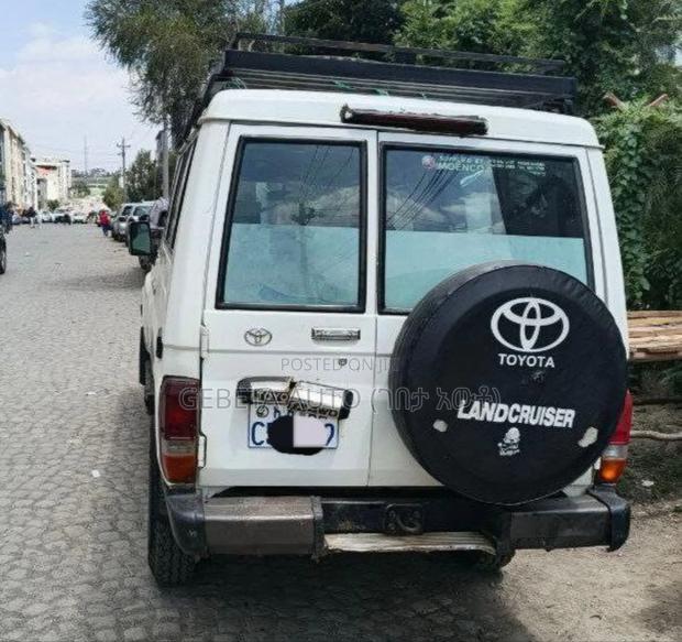 Toyota Land Cruiser 2012