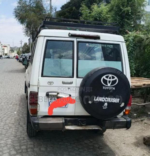 Toyota Land Cruiser 2012