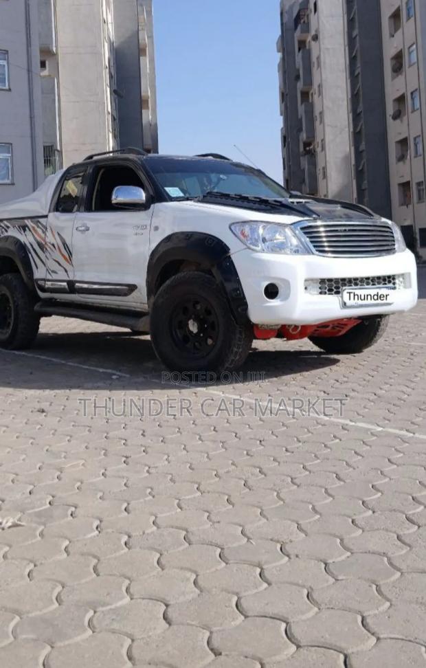Toyota Hilux 2010 White