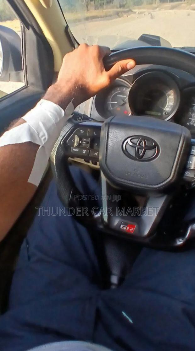 Toyota Hilux 2010 White