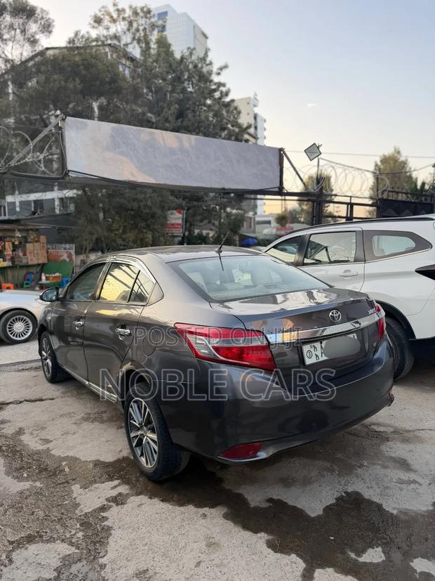Toyota Yaris 2015 Brown
