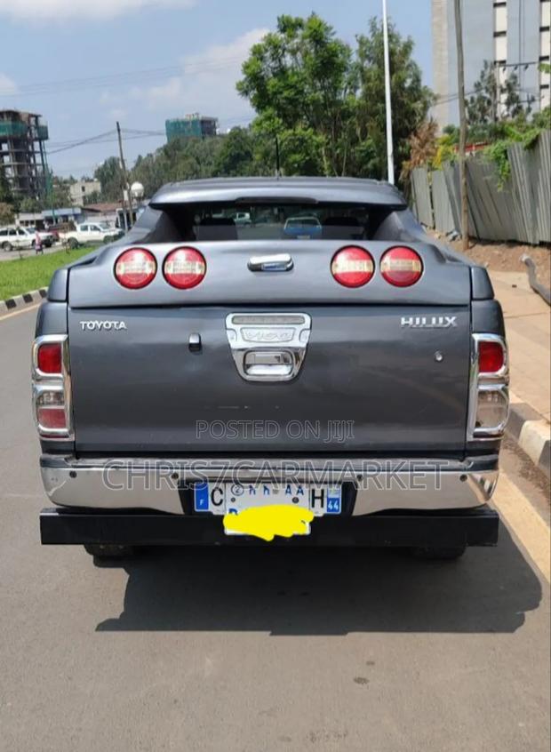 Toyota Hilux WORKMATE 4x4 2013 Gray