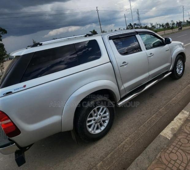 Toyota Hilux 2012 Silver