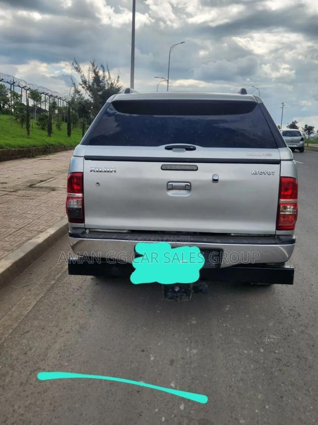 Toyota Hilux 2012 Silver