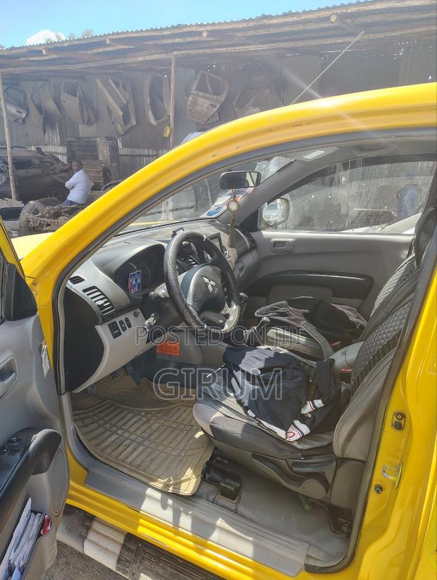 Mitsubishi L200 Double Cab 2.5 136hp 2008 Yellow