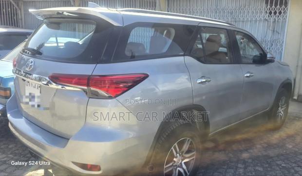 Toyota Fortuner 2018 Silver
