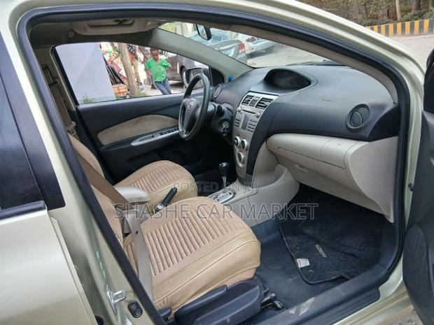 Toyota Belta 2006 Yellow