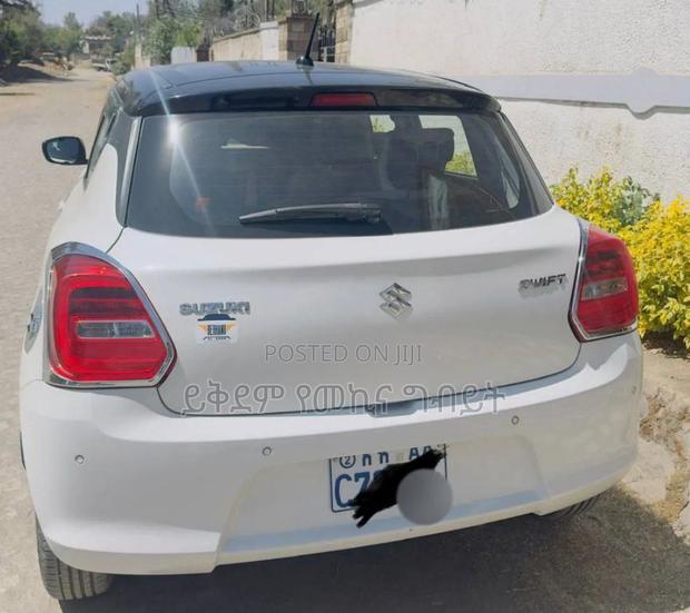 Suzuki Swift 2023 White