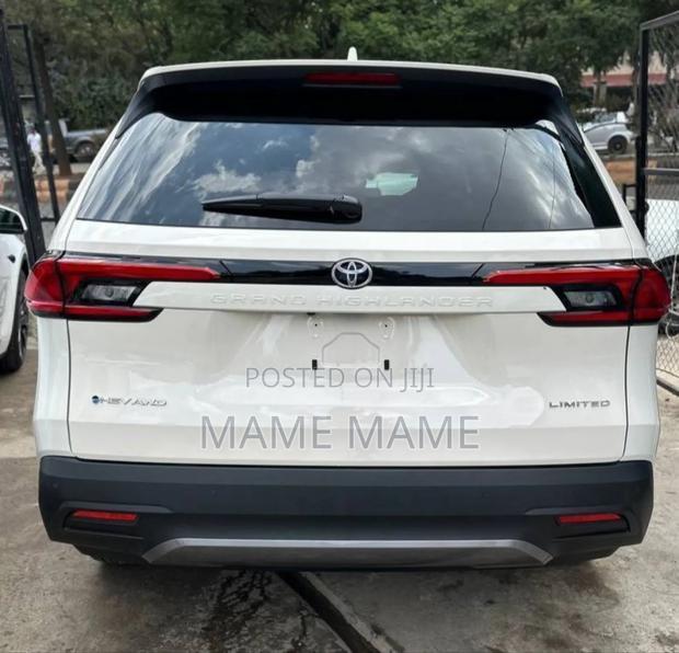 New Toyota Grand Highlander Hybrid 2025 White