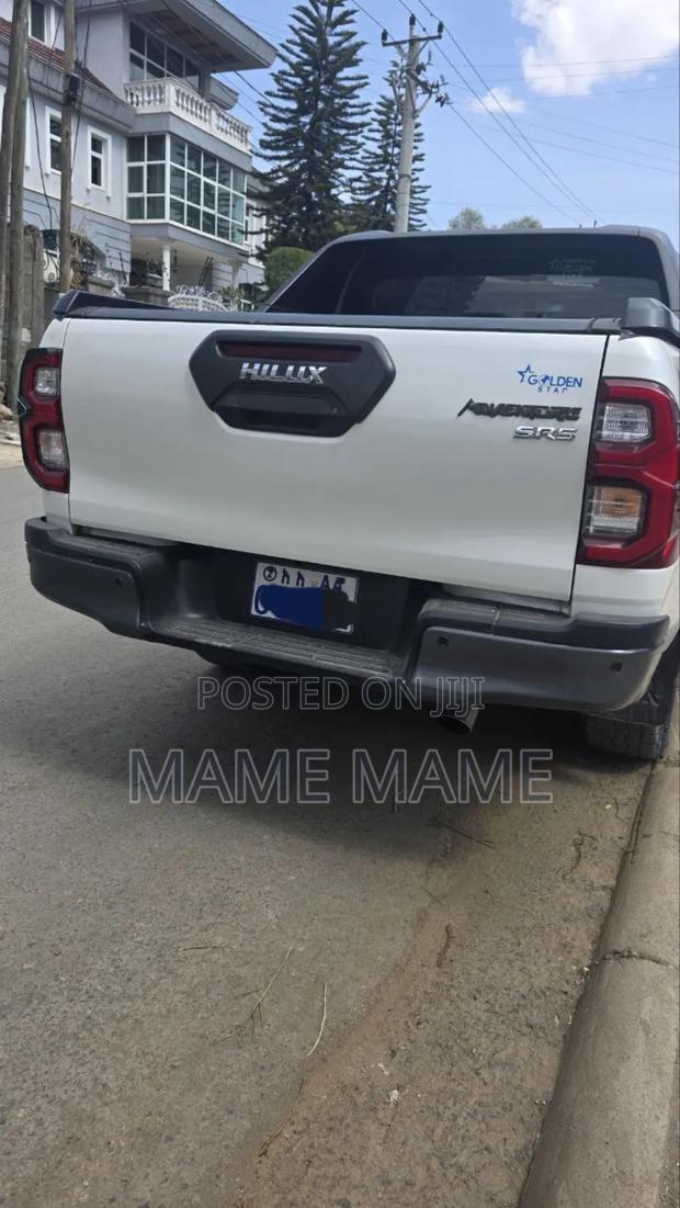 Toyota Hilux 2021 White