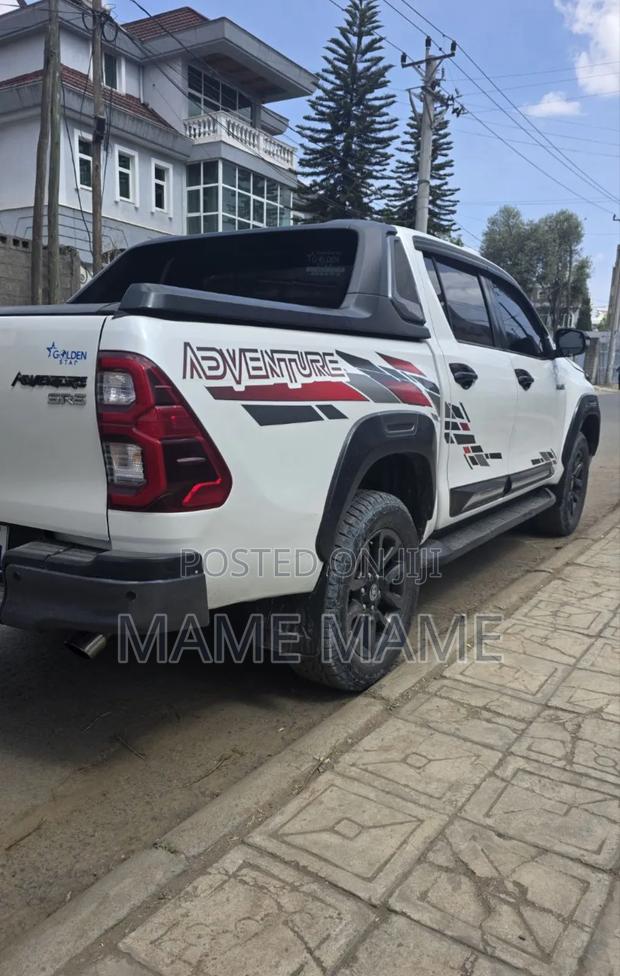 Toyota Hilux 2021 White