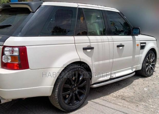 Car 2008 White