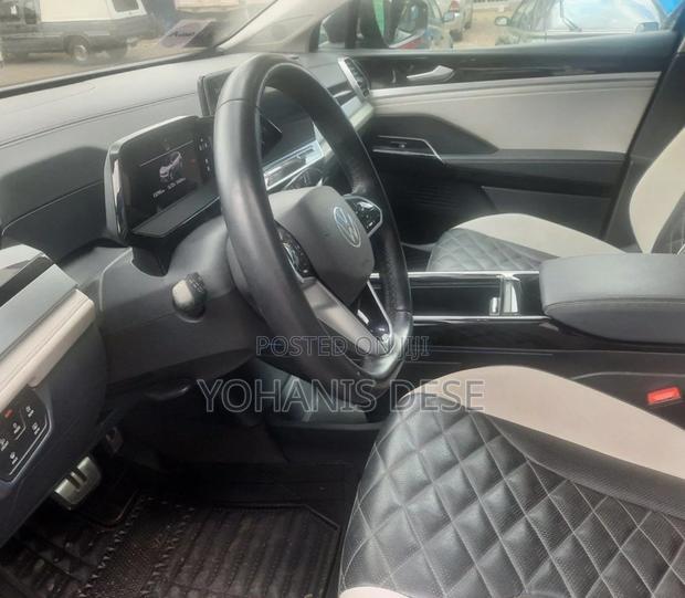 Volkswagen ID.6 2022 Gray