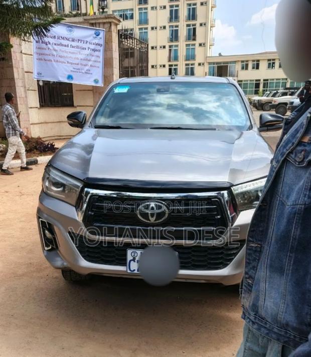 Toyota Hilux 2020 Gold