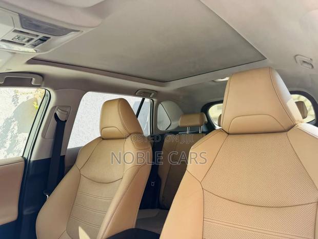 Toyota RAV4 2023 Gray
