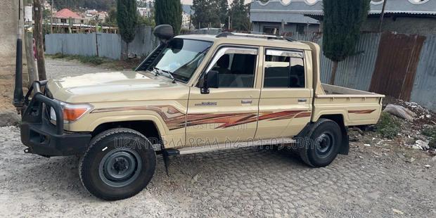 Toyota Land Cruiser 2020 Gold