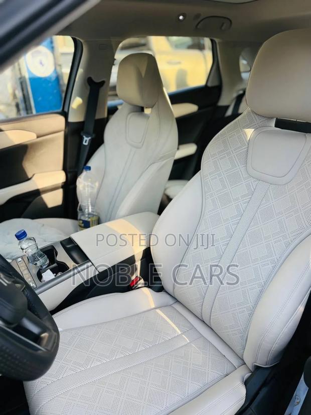 BYD Yuan Up 2025 Off white