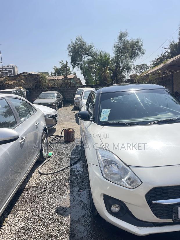 Suzuki Swift 2022 White