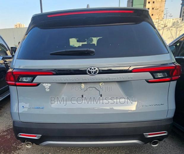 New Toyota Highlander Platinum 2025 Gray
