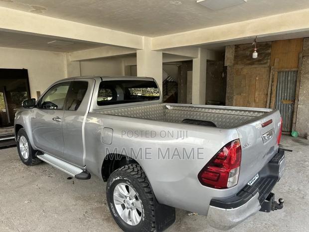 Toyota Hilux 2019 Silver