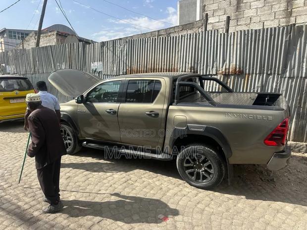Toyota Hilux 2021 Gray