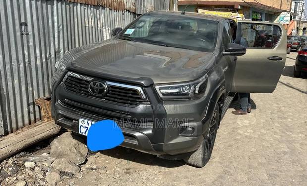 Toyota Hilux 2021 Gray