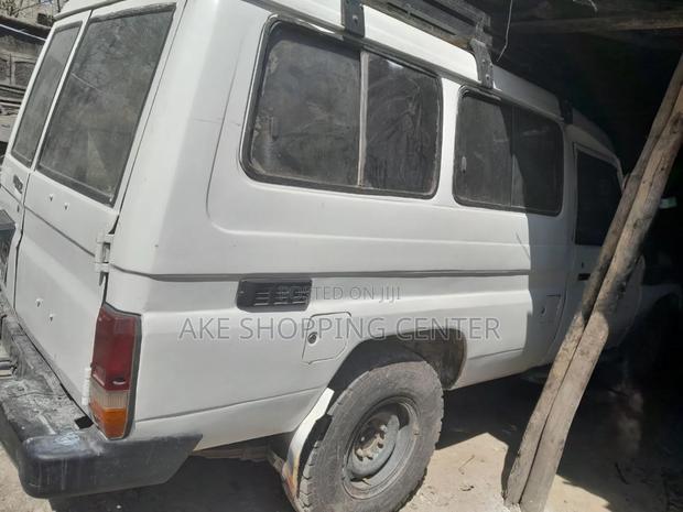 Toyota Land Cruiser 1989 White