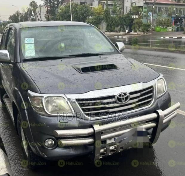 Toyota Hilux 2011 Matt Black