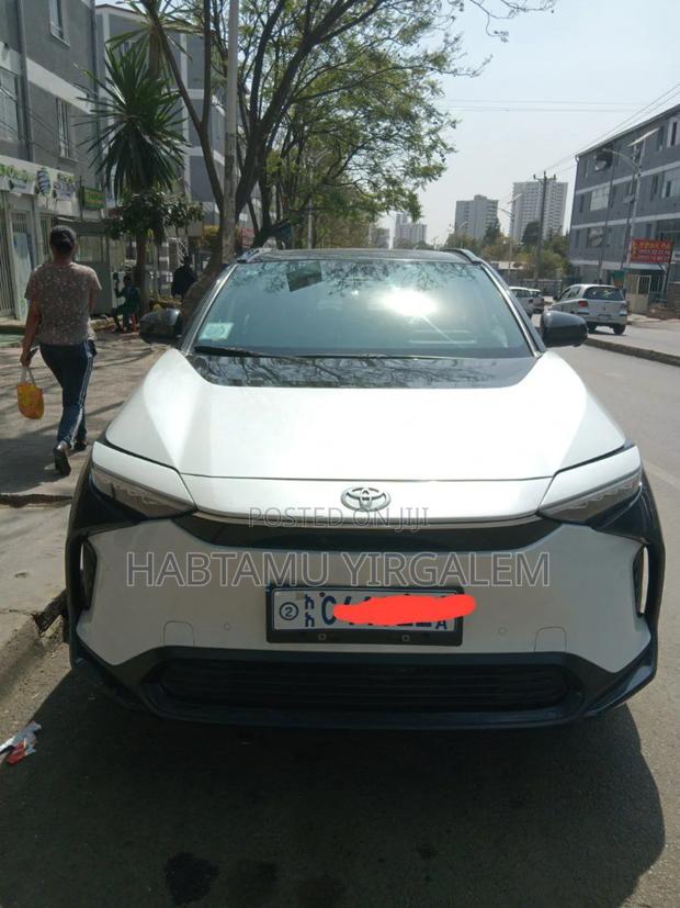 Toyota bZ4X 71.4 kWh AWD 2023 White