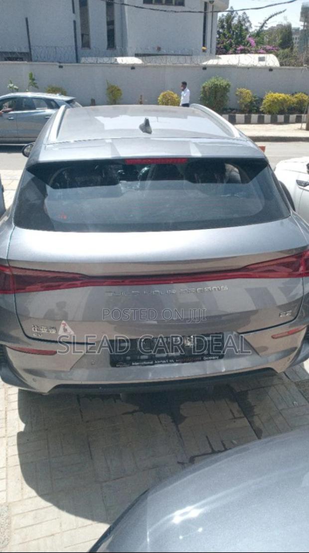 New BYD E2 43 kWh 94 hp FWD 2025 Silver