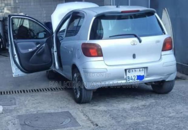 Toyota Vitz 2003 Silver