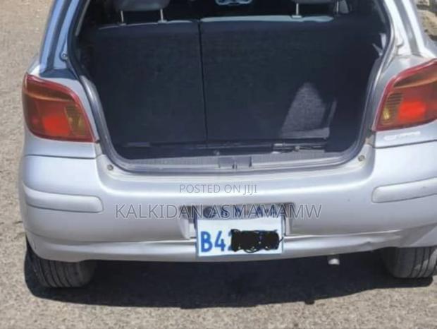 Toyota Vitz 2003 Silver