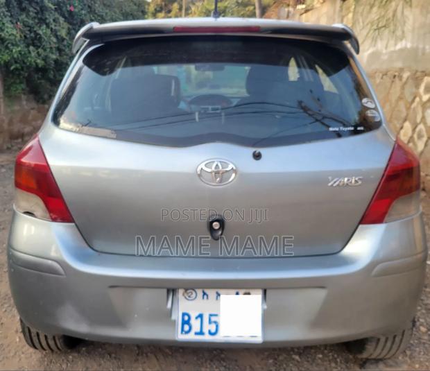 Toyota Yaris 2010 Gray