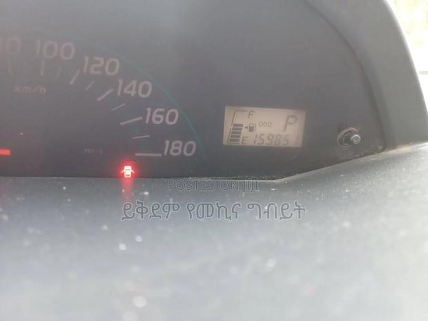 Toyota Yaris 2010 Silver