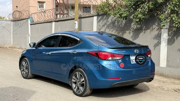 Hyundai Avante 2015 Yellow