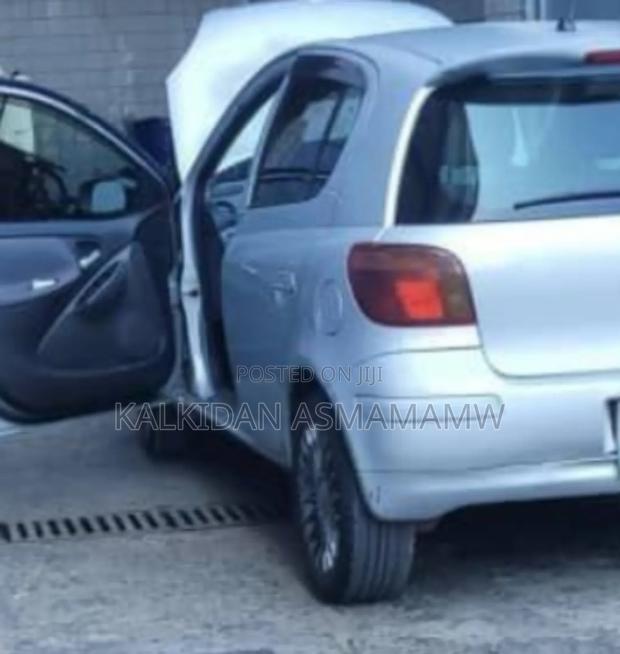 Toyota Vitz 2003 Silver