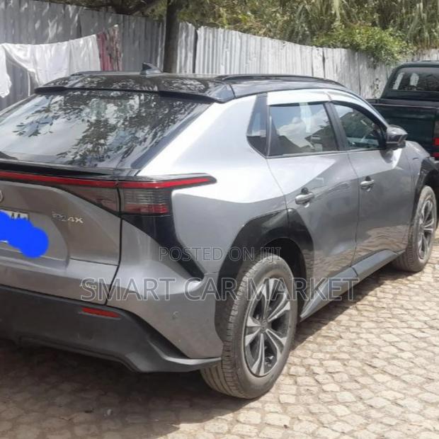 Toyota bZ4X 71.4 kWh AWD 2023 Gray
