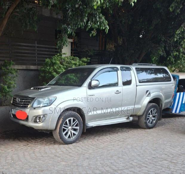 Toyota Hilux 2014 Gray