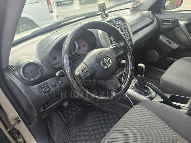 Toyota RAV4 1.8 2005 Gold
