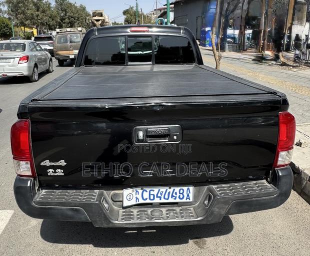 Toyota Tacoma 2017 Black