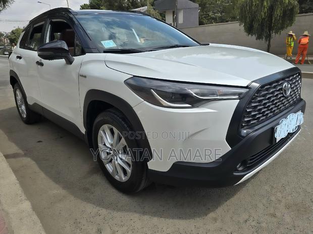 Toyota Corolla Cross Hybrid 2023 White