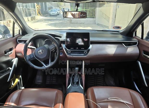 Toyota Corolla Cross Hybrid 2023 White