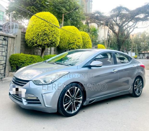 Hyundai Avante 2012