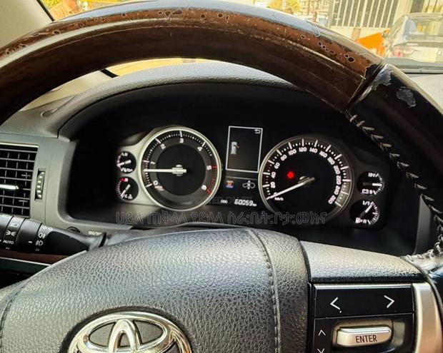 Toyota Land Cruiser 2020 Ivory