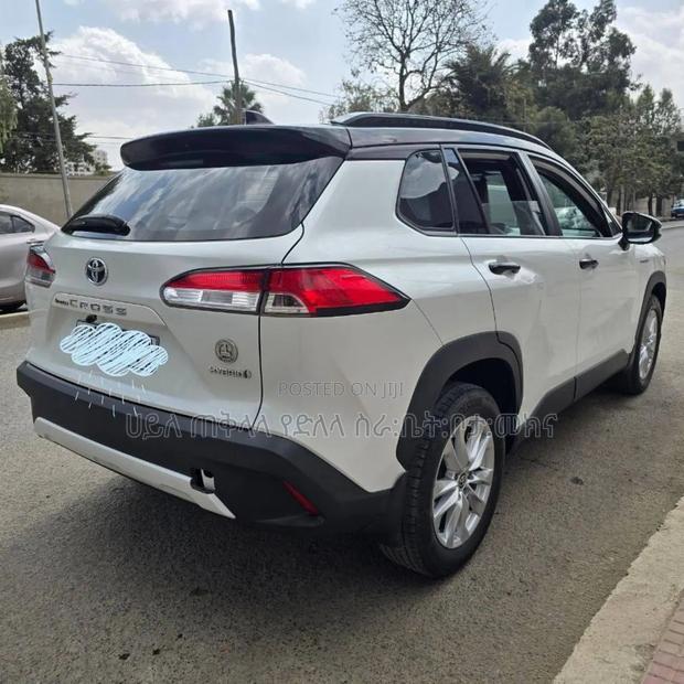 Toyota Corolla Cross Hybrid 2023 Off white