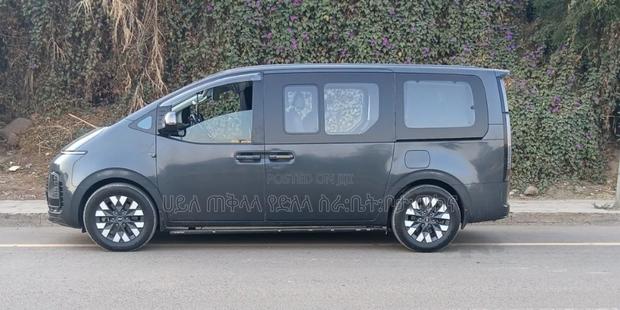 Hyundai Staria 2023 Black