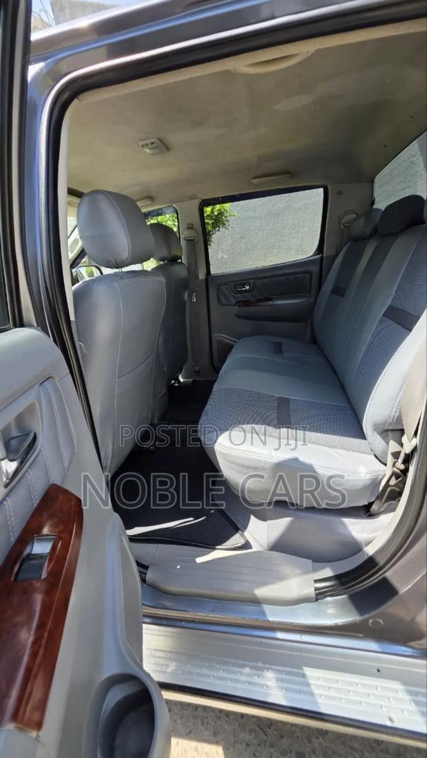 Toyota Hilux 2009 Gray