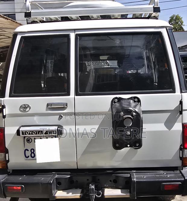 Toyota Land Cruiser 2015 White