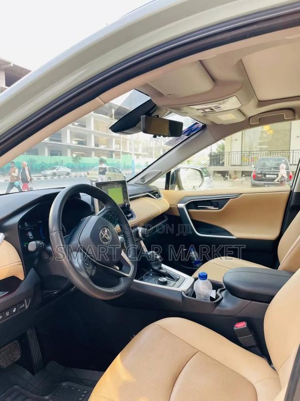 Toyota RAV4 2022 Green