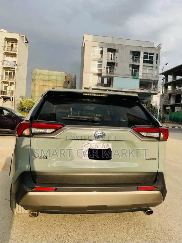 Toyota RAV4 2022 Green